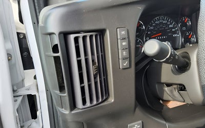 2023 Chevrolet Express Passenger 3500 1LS