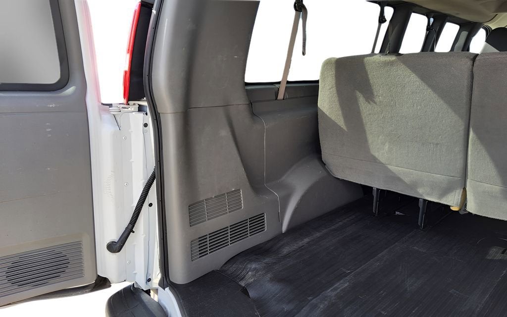 2023 Chevrolet Express Passenger 3500 1LS