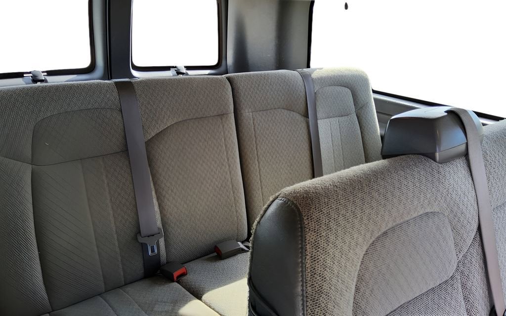 2023 Chevrolet Express Passenger 3500 1LS