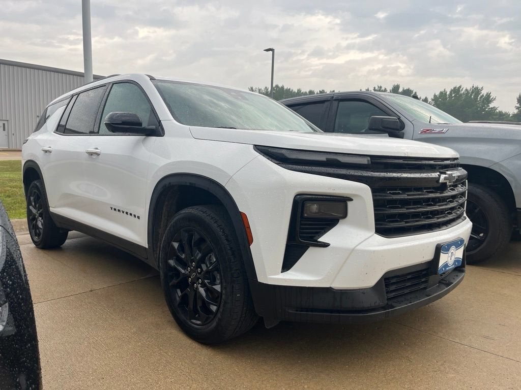 2024 Chevrolet Traverse LT