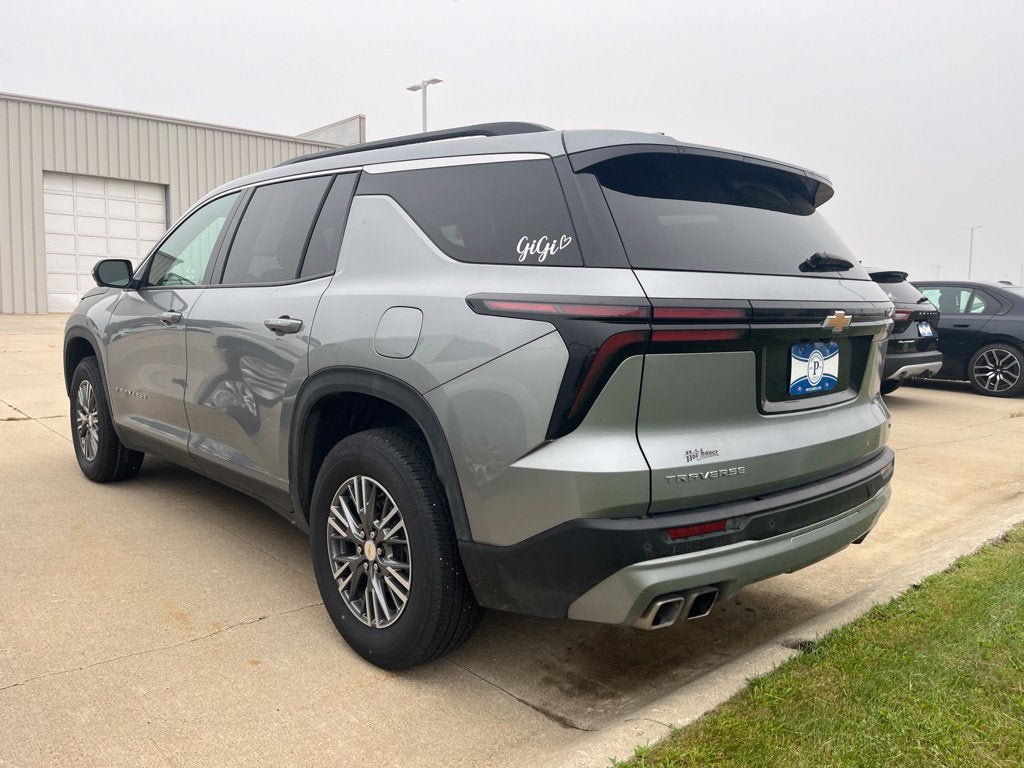 2024 Chevrolet Traverse LT