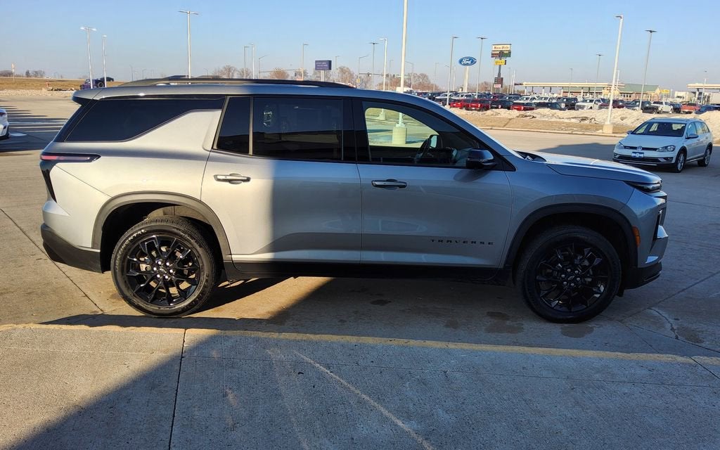 2024 Chevrolet Traverse LT
