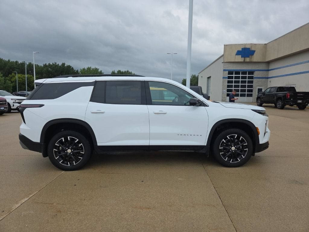 2024 Chevrolet Traverse LT