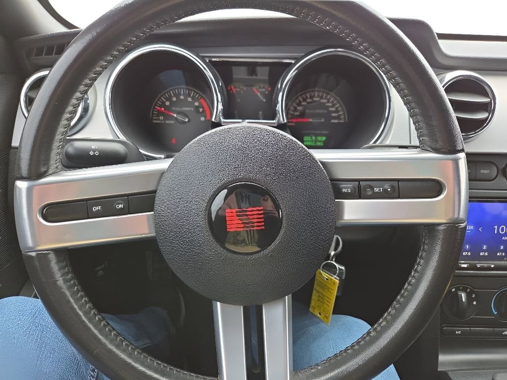 2005 Ford Mustang GT Deluxe