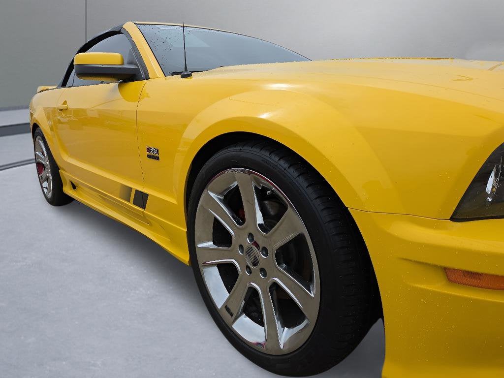2005 Ford Mustang GT Deluxe