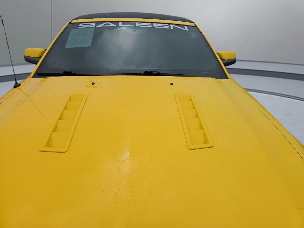 2005 Ford Mustang GT Deluxe