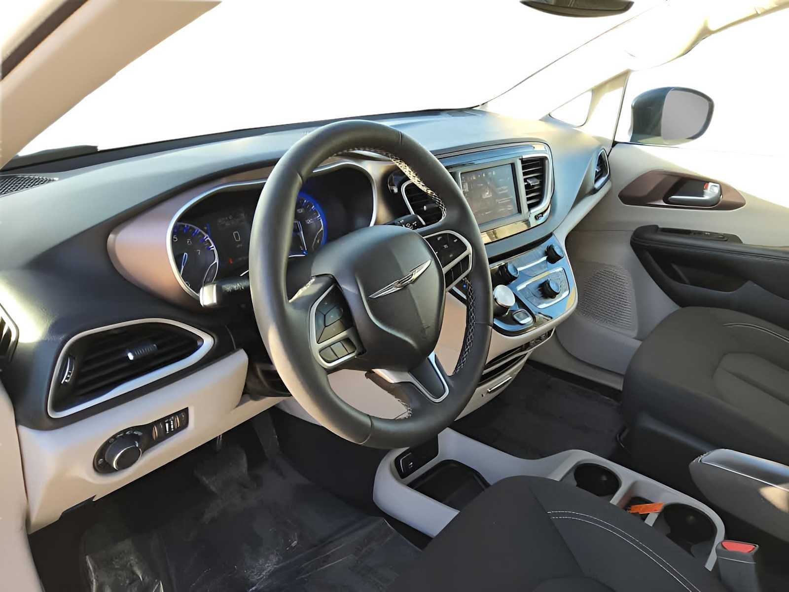 2024 Chrysler Voyager LX