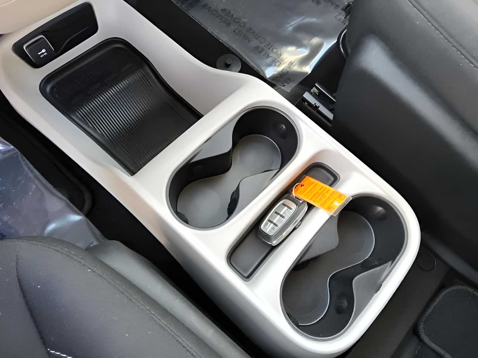 2024 Chrysler Voyager LX