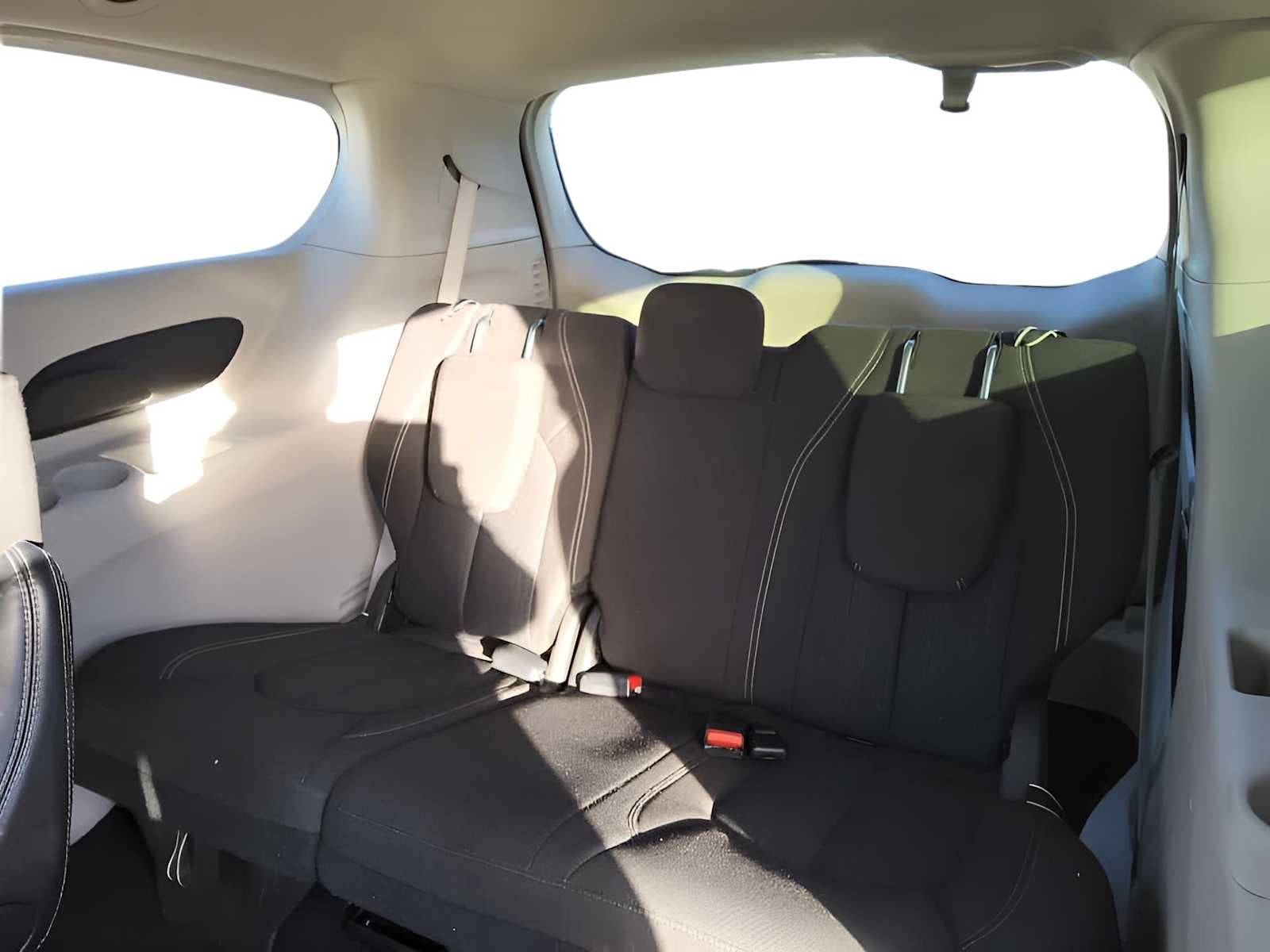 2024 Chrysler Voyager LX