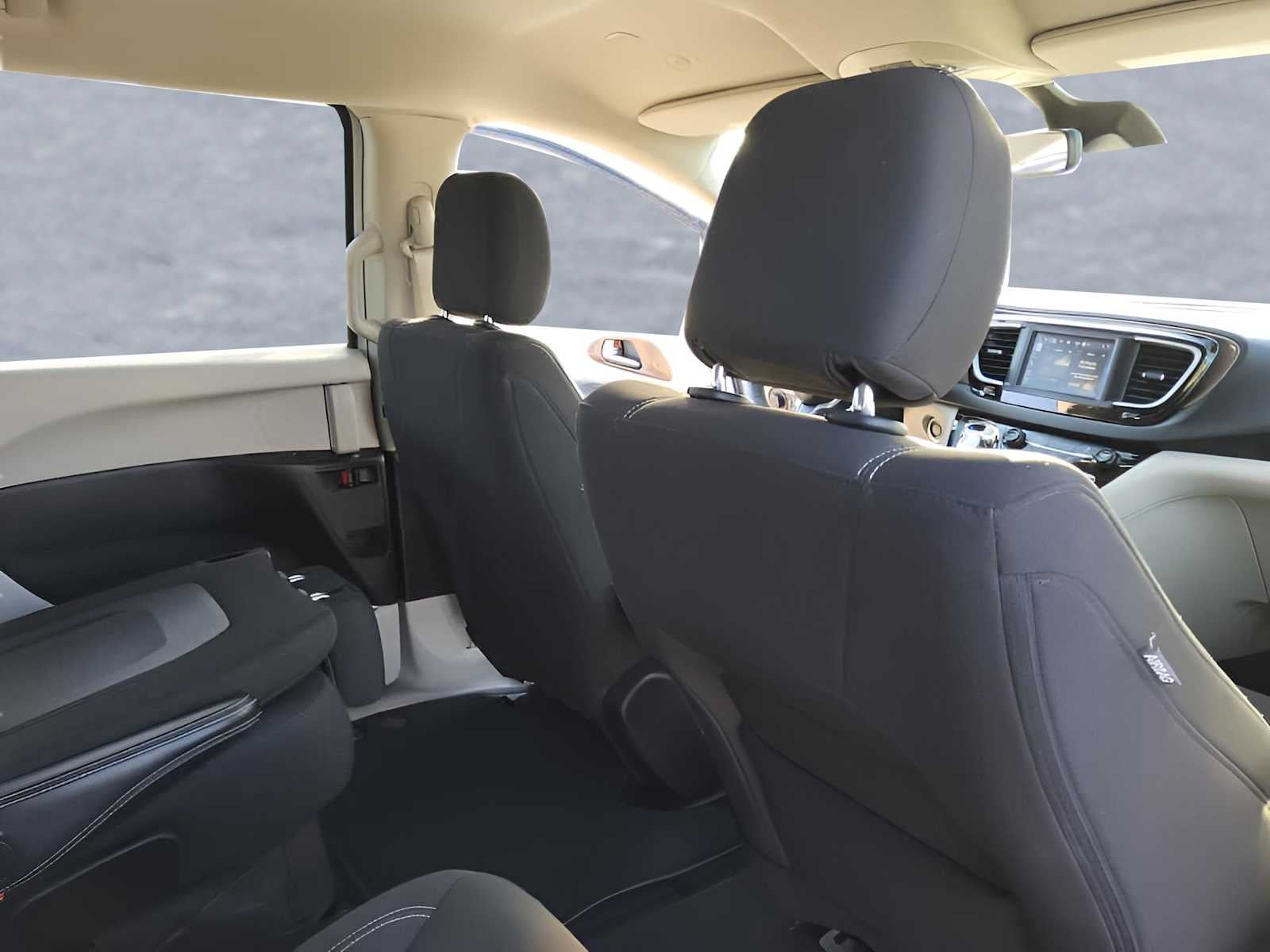 2024 Chrysler Voyager LX