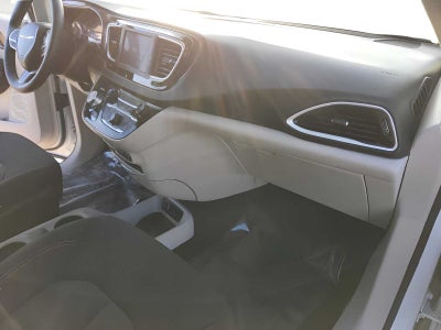 2024 Chrysler Voyager LX