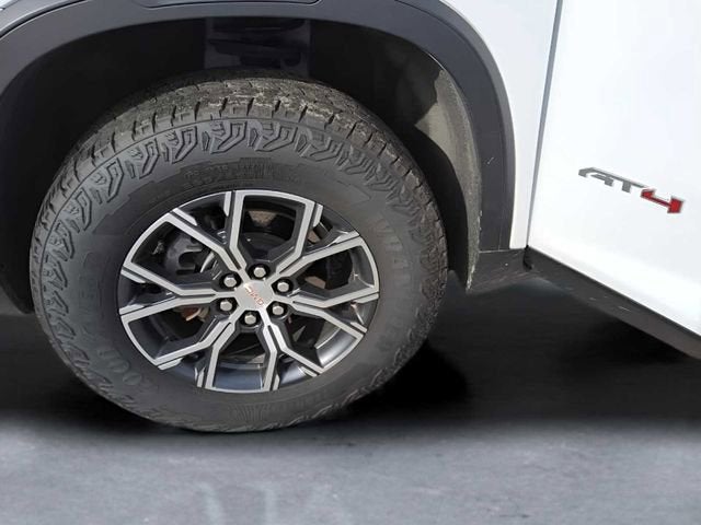 2024 GMC Acadia AT4