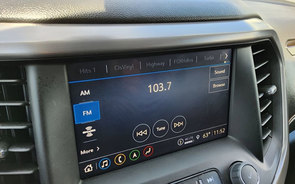 2023 GMC Acadia AT4