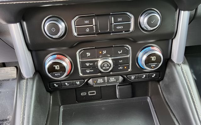 2024 GMC Yukon XL SLT