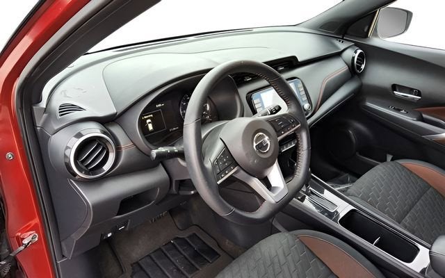 2021 Nissan Kicks SR