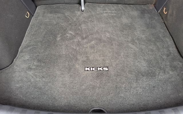 2021 Nissan Kicks SR