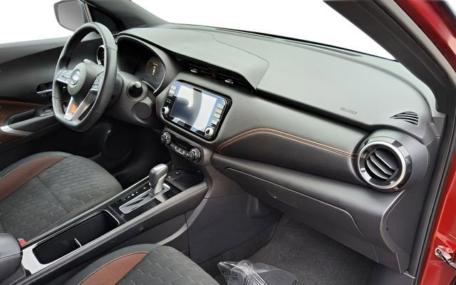 2021 Nissan Kicks SR