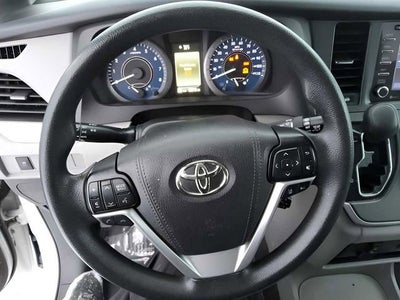 2020 Toyota Sienna LE Auto Access Seat