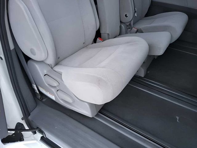 2020 Toyota Sienna LE Auto Access Seat