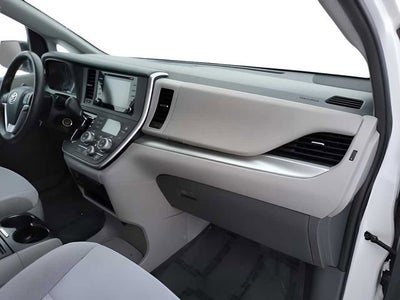 2020 Toyota Sienna LE Auto Access Seat