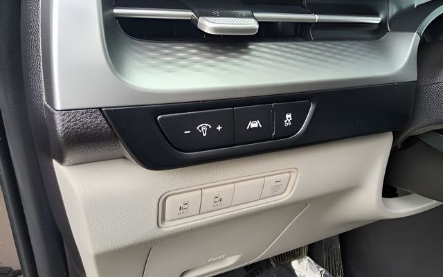 2024 Kia Carnival LX