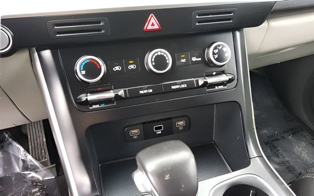 2024 Kia Carnival LX