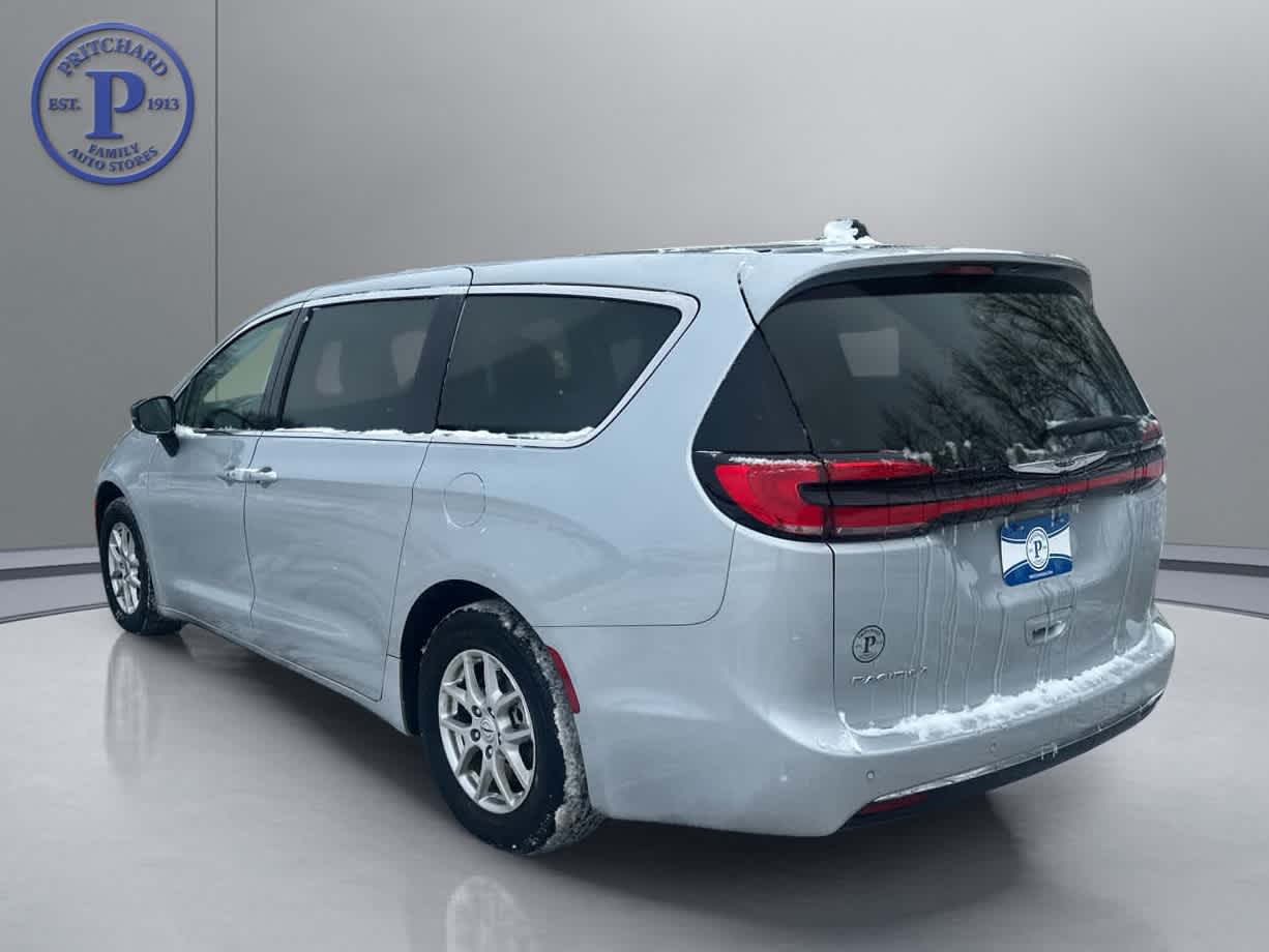 2024 Chrysler Pacifica Touring L