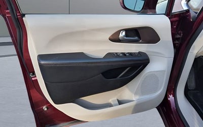 2017 Chrysler Pacifica Touring-L Plus