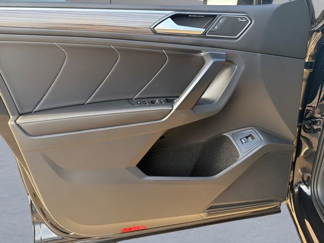 2023 Volkswagen Tiguan SEL R-Line