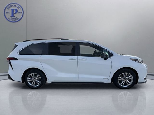 2021 Toyota Sienna XLE