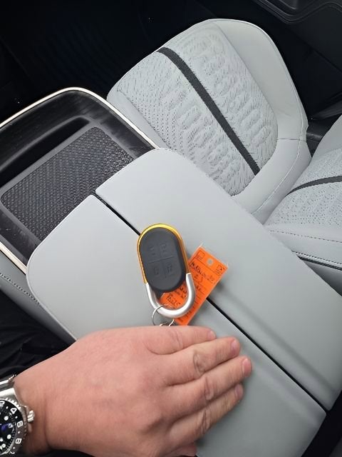 2023 RIVIAN R1S Adventure