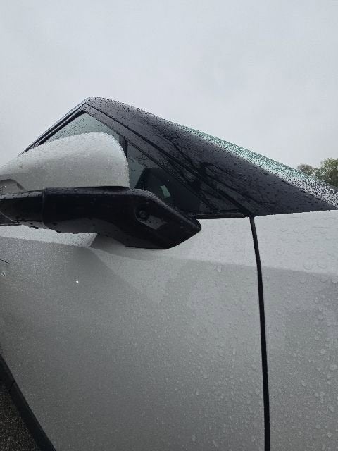 2023 RIVIAN R1S Adventure