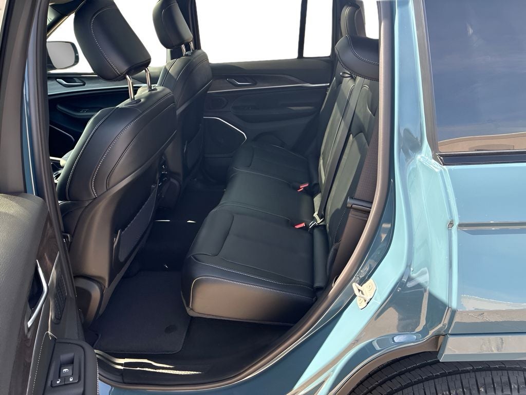 2027 Jeep Grand Cherokee Limited Reserve