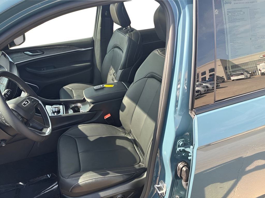 2027 Jeep Grand Cherokee Limited Reserve