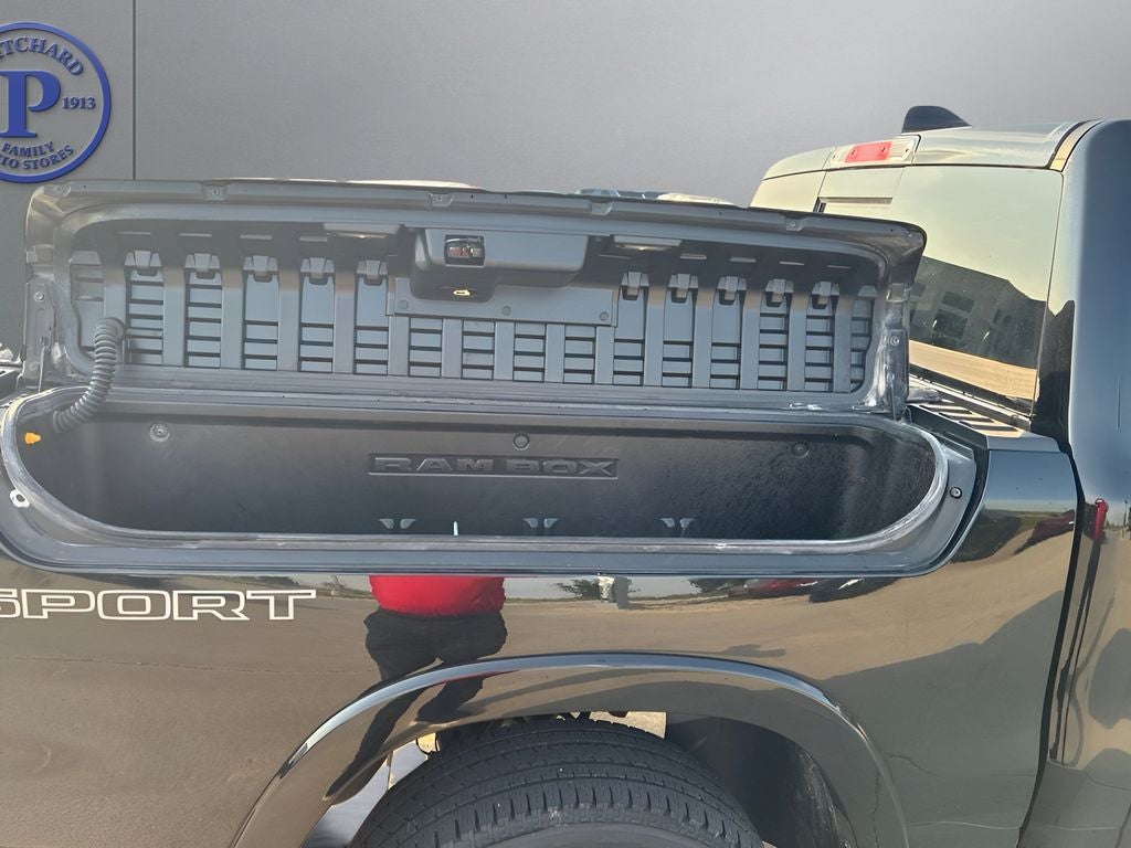 2020 RAM 1500 Laramie Crew Cab 4x4 5'7' Box