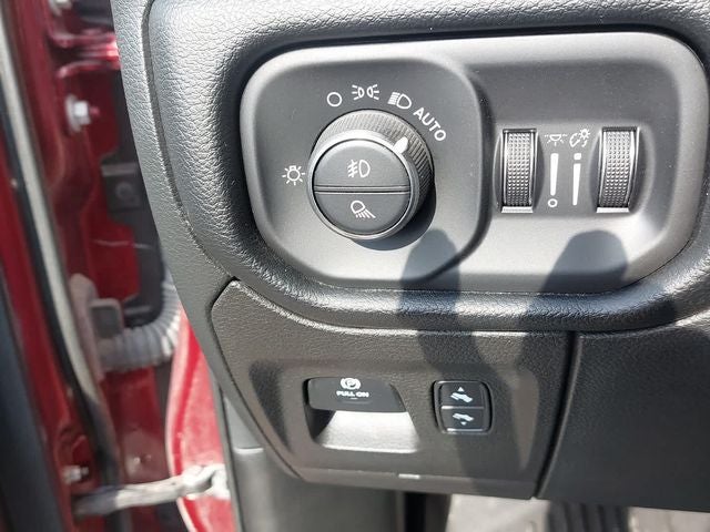 2022 RAM 1500 Laramie Crew Cab 4x4 5'7' Box