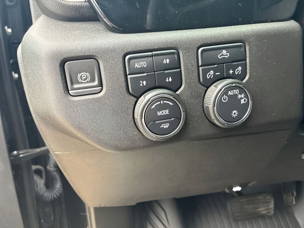 2023 Chevrolet Silverado 1500 4WD Crew Cab Standard Bed LT