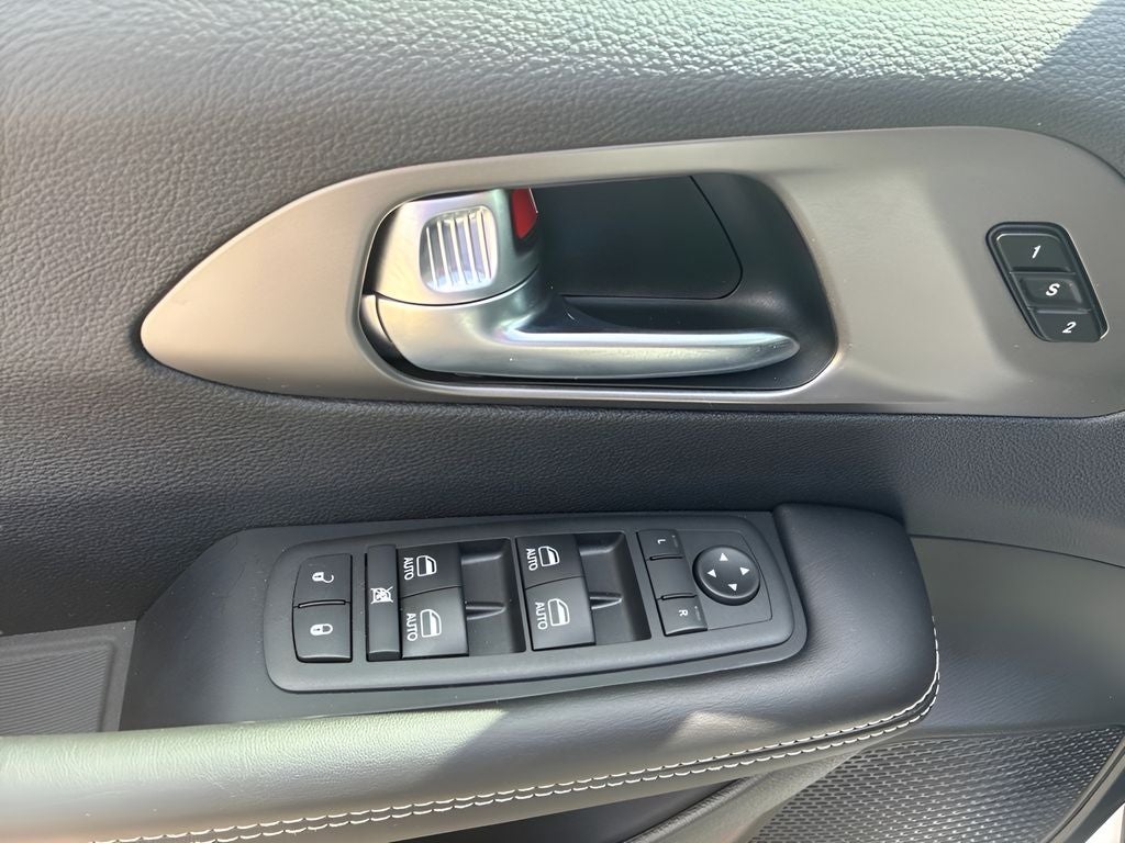 2027 Chrysler Pacifica PACIFICA SELECT