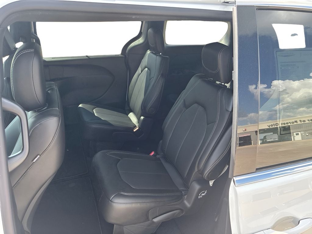 2027 Chrysler Pacifica PACIFICA SELECT