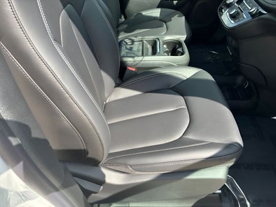 2027 Chrysler Pacifica PACIFICA SELECT
