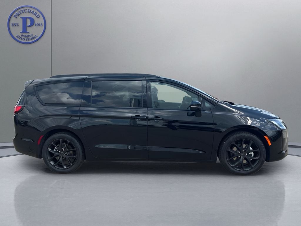 2027 Chrysler Pacifica PACIFICA LIMITED