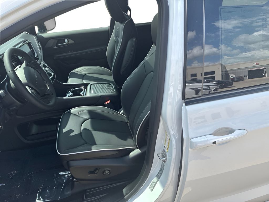 2027 Chrysler Pacifica PACIFICA LIMITED