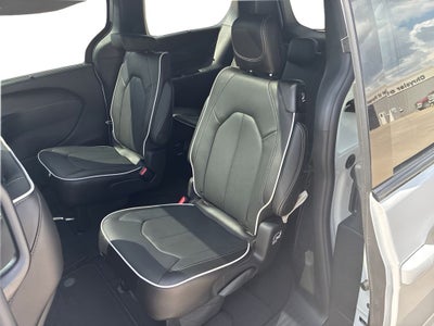 2027 Chrysler Pacifica PACIFICA LIMITED