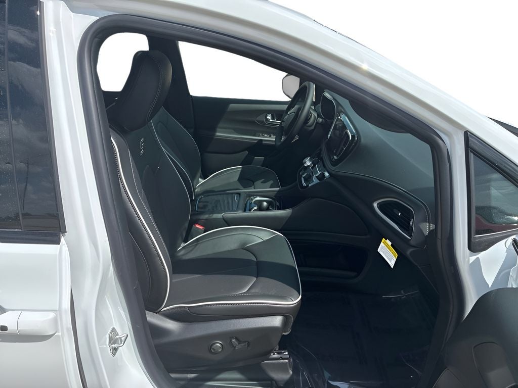 2027 Chrysler Pacifica PACIFICA LIMITED