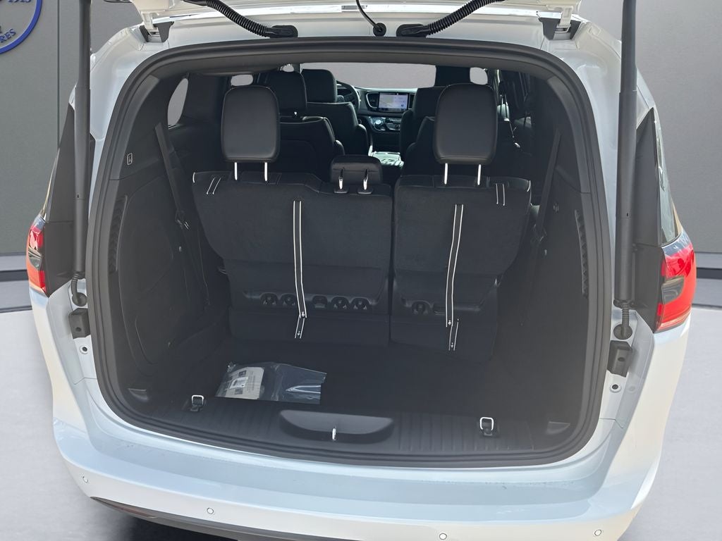 2027 Chrysler Pacifica PACIFICA LIMITED