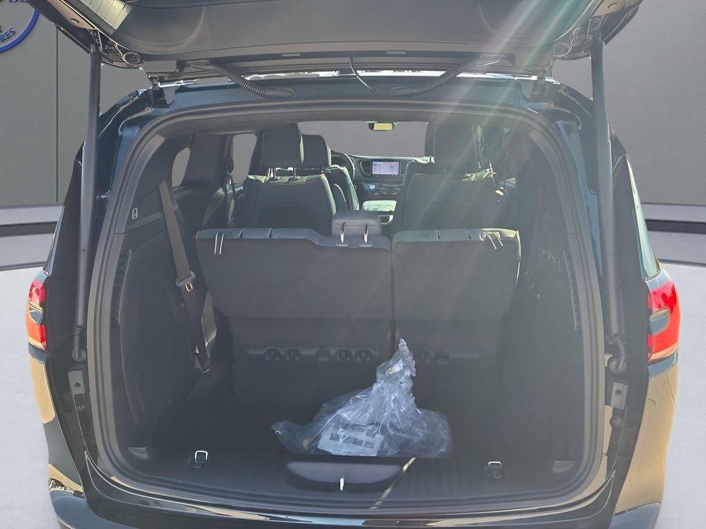 2027 Chrysler Pacifica Pinnacle