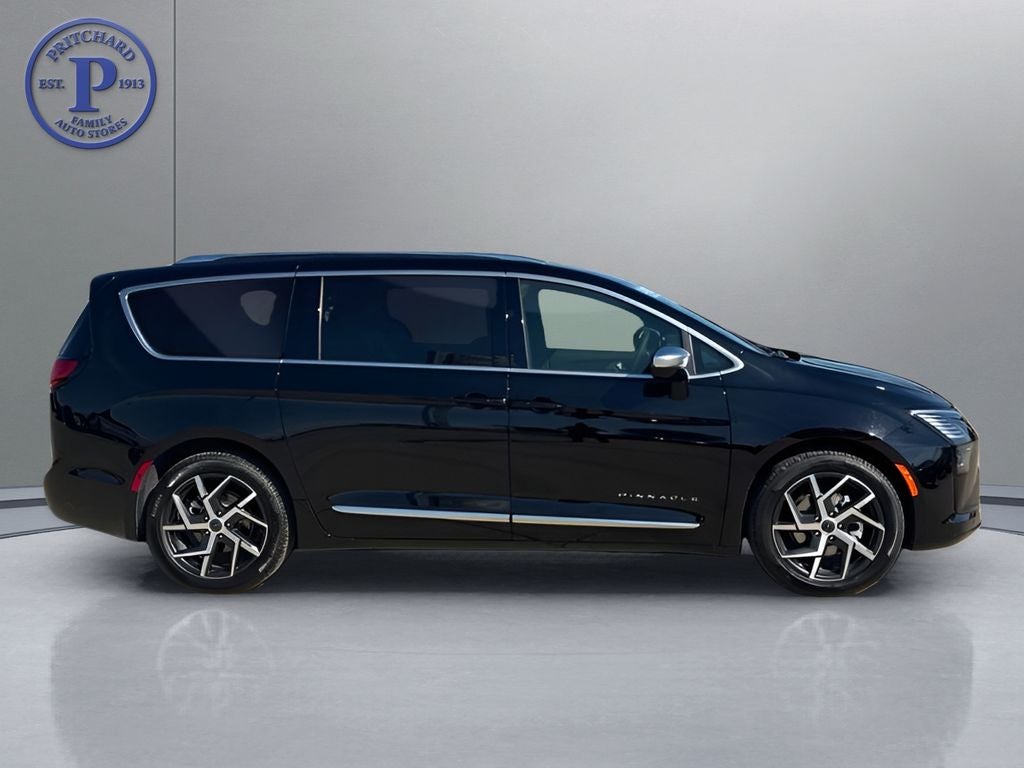 2027 Chrysler Pacifica Pinnacle