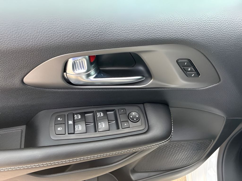 2027 Chrysler Pacifica PACIFICA SELECT AWD