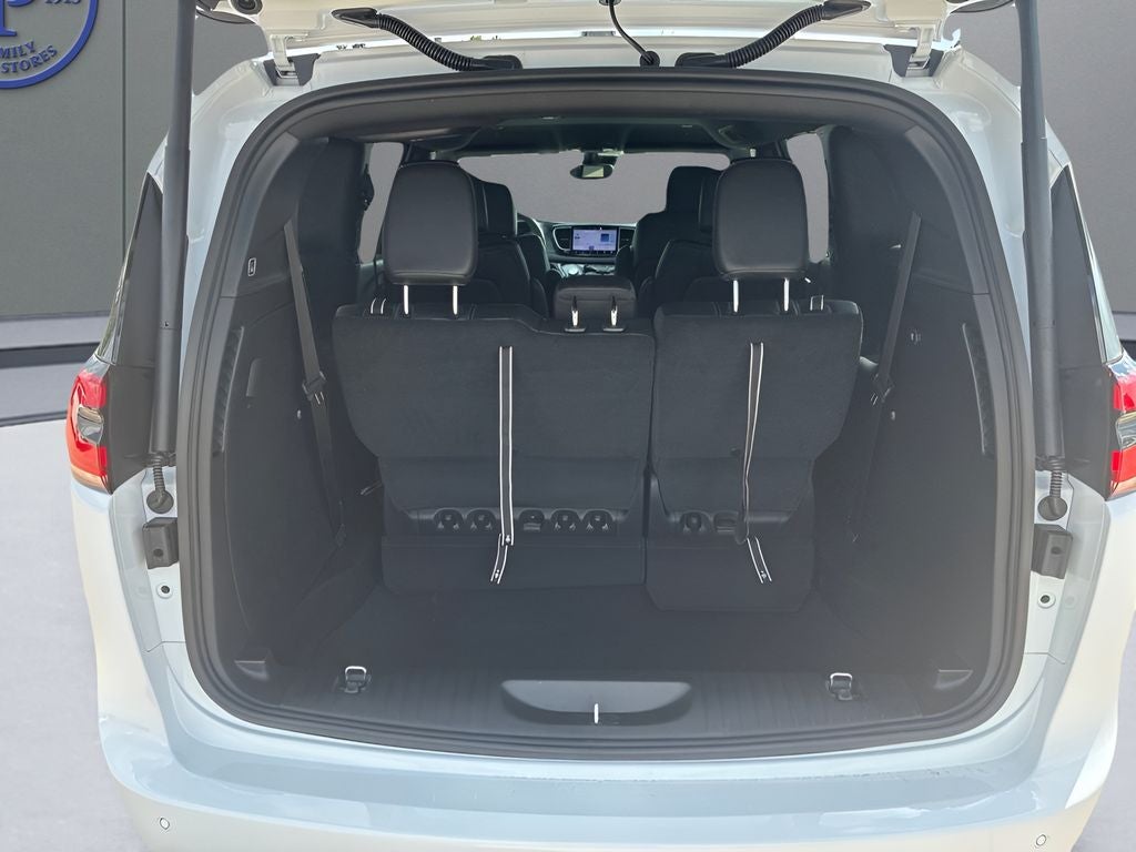 2027 Chrysler Pacifica PACIFICA SELECT AWD