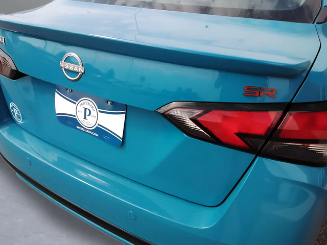 2025 Nissan Versa 1.6 SR